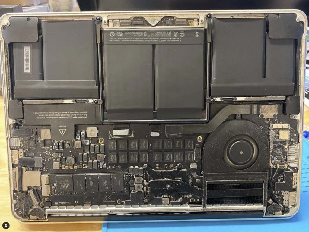 Výměna baterie Macbook Pro 2015